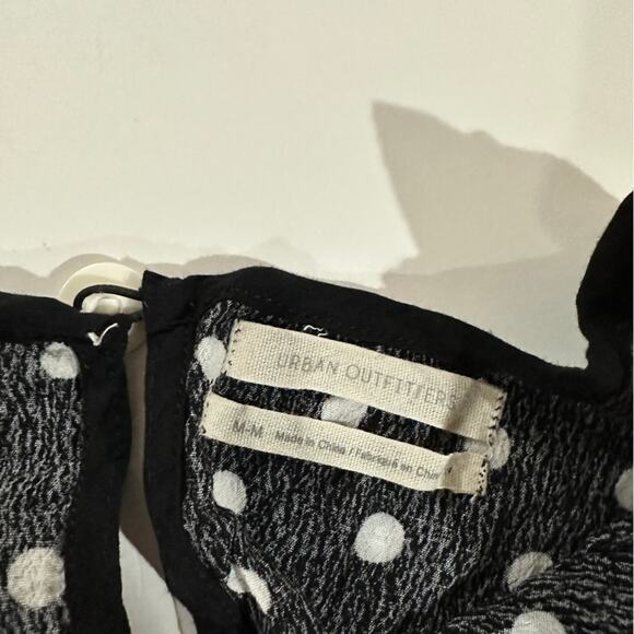 Urban Outfitters Black & White‎ Boho Polka Dot Print Button Back Blouse Size M - Picture 4 of 7